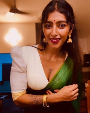 Reshma Nair Instagram - Looking ethnically chic in my stunning saree! 🙌💚🤍

#ethnicfashion #sareelove #traditionalvibes #feelingbeautiful #proudofmyheritage #kerala