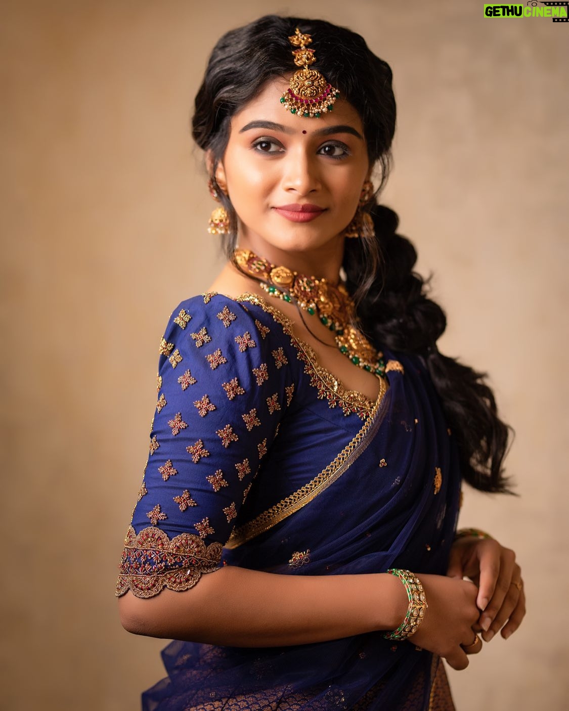 Reshma Venkatesh - 20.4K Likes - 💎
@kaviyaartistry_off
@anjushankarofficial @roselinhairstylist @achusai_makeupartist @vivahbridalcollections @navin.appu