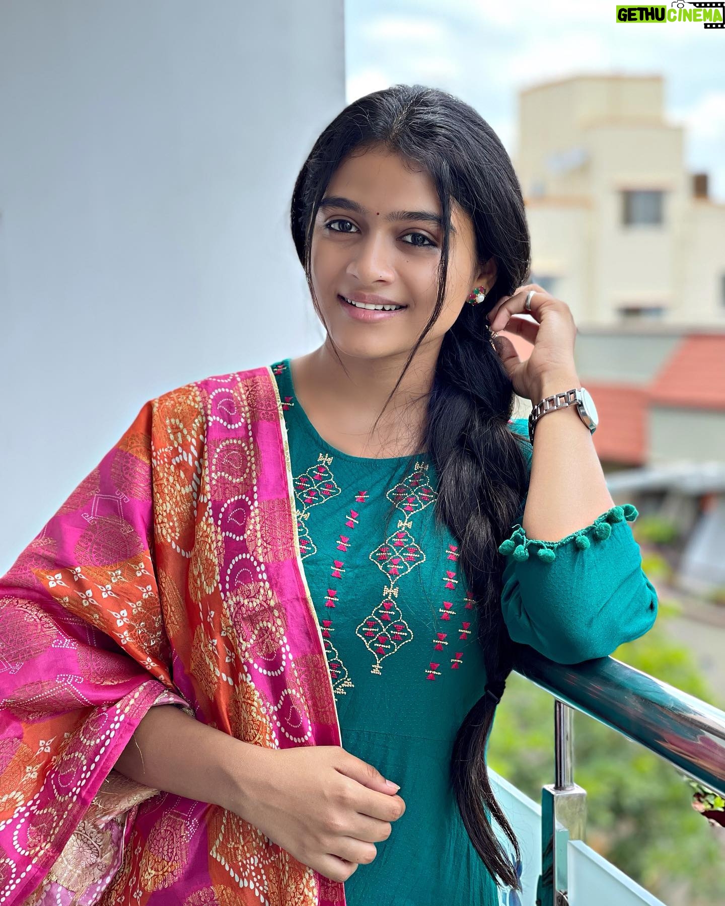 Reshma Venkatesh - 38K Likes - Like a butterfly,
Bloom slowly but beautifully🧚♀️✨
-Śaloni Darak 🖋
#selfmotivation #trending #instagram #loveyourself #spreadlove #spreadpositivity #besafe #stayhome #positivevibes
