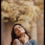 Reshma Venkatesh Instagram - 📻🎶 Costume by @labelswarupa 🌸 Captured by @gowtham__rajendran ❣️ Makeup by @kaviyaartistry_off and team 💕 @makeoverbyroshini @nivii_artistry @bhakyamakeover Organised by @thekloutoffl 💫