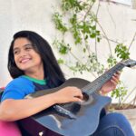 Reshma Venkatesh Instagram - பாடாத பாட்டெல்லாம் பாட வந்தேன் 🎶🎸 #music #love #isintheair #meresh #feelsgood #positivevibesonly #cool #spreadlove #honestylive