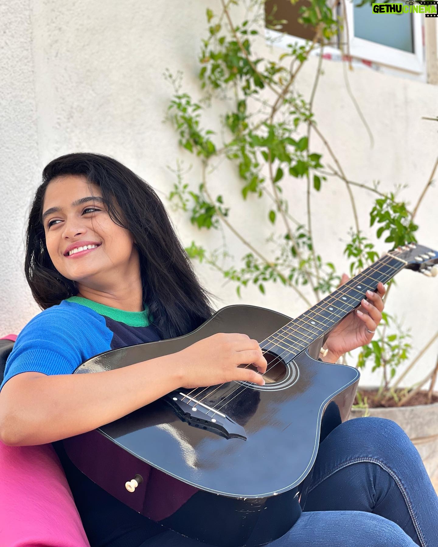 Reshma Venkatesh - 30.9K Likes - பாடாத பாட்டெல்லாம் பாட வந்தேன் 🎶🎸
#music #love #isintheair #meresh #feelsgood #positivevibesonly #cool #spreadlove #honestylive