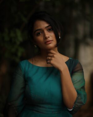 Reshma Venkatesh Instagram - 🦋

Team. :@sat_narain 
Costume :@studio_sushma 
Muah. :@colours.and.curls 
Concept. :@arunprajeethm