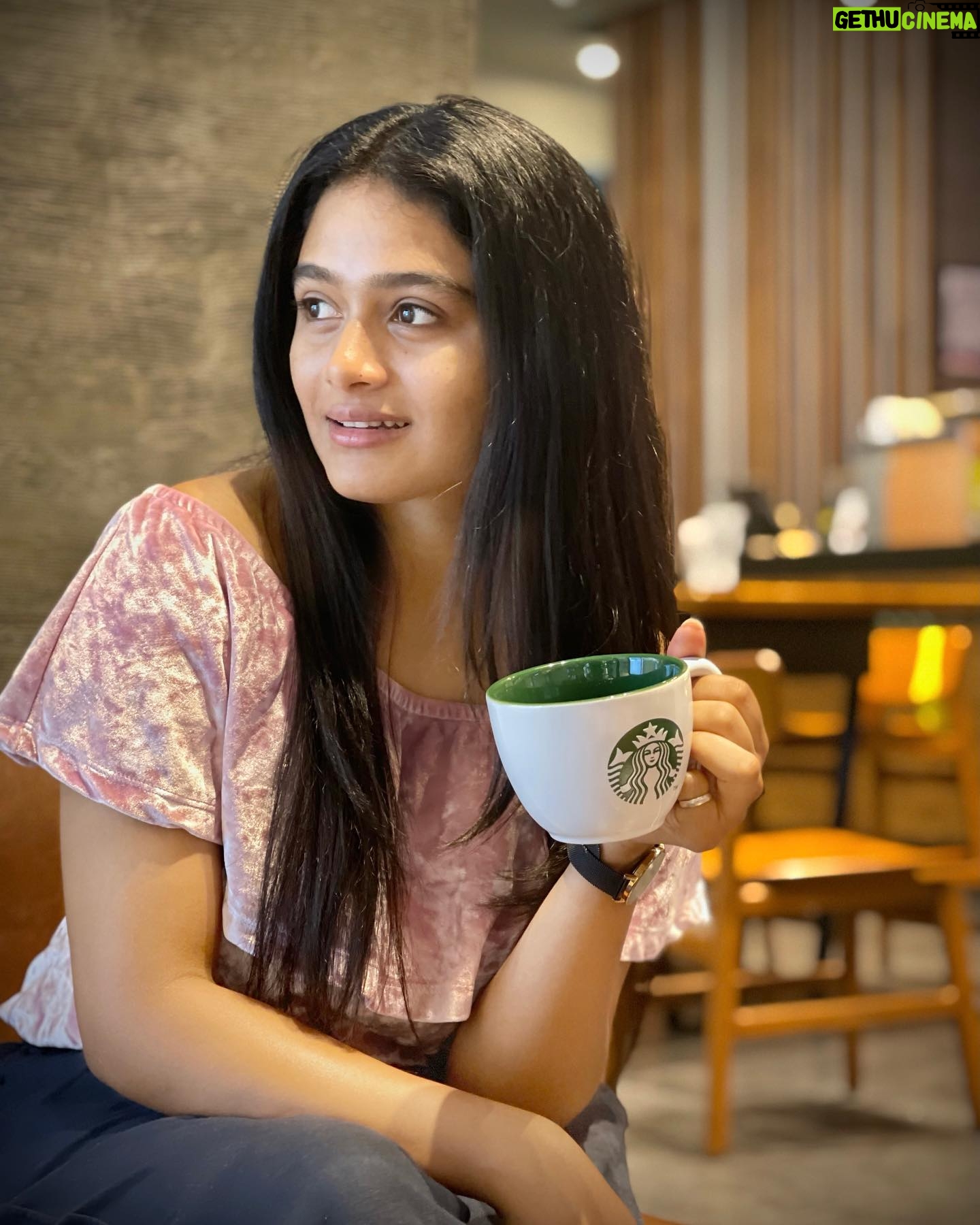 Reshma Venkatesh - 34.1K Likes - TODAY’s good mood is sponsored by COFFEE ☕️
#agoodday #agoodmood #coffee #positivevibes #starbucks #spreadlove
