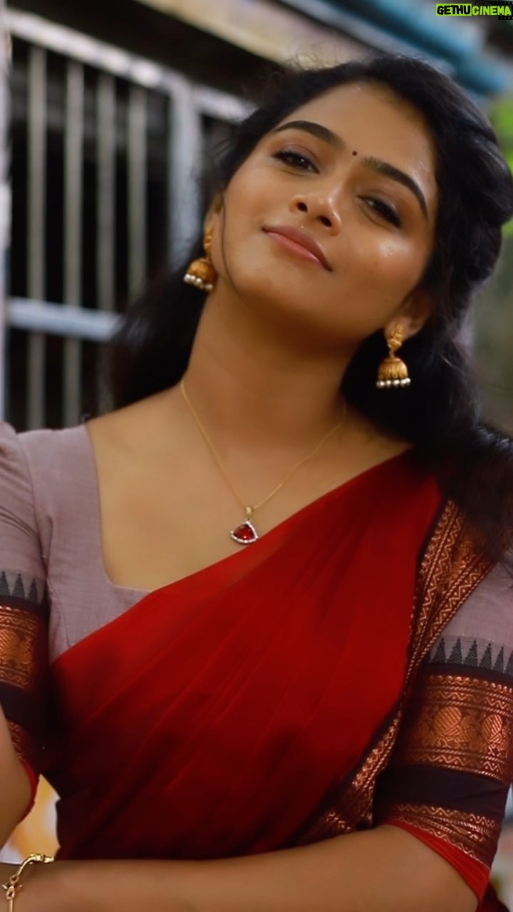 Reshma Venkatesh - 82.7K Likes - 🌝
📸 @sat_narain
🥻 @ivalinmabia
💄 @priyaprabu_artistry
🎬 @shotsbyuv
🕊 @arunprajeethm