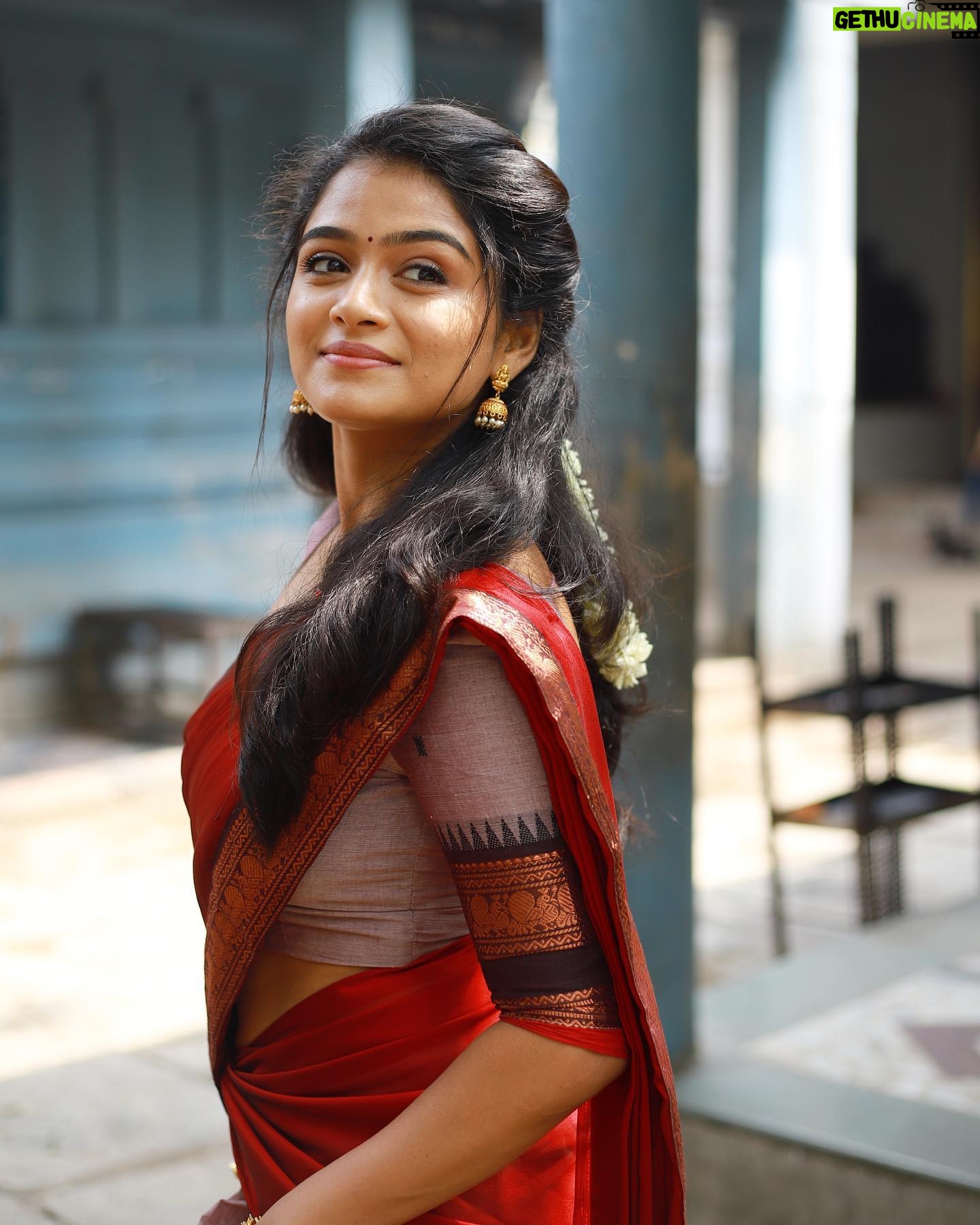 Reshma Venkatesh - 49.3K Likes - 🦜🌺
🥻🌟: @ivalinmabia
📸✨: @sat_narain
💄💫: @priyaprabu_artistry
🕊✨: @arunprajeethm