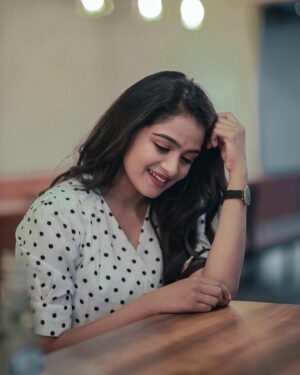 Reshma Venkatesh Instagram - ✨💝
Photography @raghul_raghupathy 
Hairdo  @laavie_makeover 

#reshareshu #positivity #cool #classy #blackandwhite #love #spreadlove