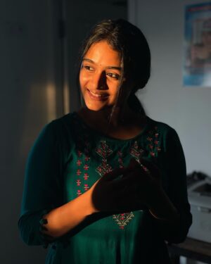 Reshma Venkatesh Instagram - மாலை பொழுதின் வெளிச்சத்திலே 🔆 

#sunflare #positivevibes #feel #love #spreadlove #honesty #iphoneshot #success #is #nearyou #meresh #lovetobeloved