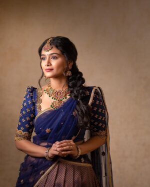 Reshma Venkatesh Instagram - 💜

@kaviyaartistry_off 
@anjushankarofficial @roselinhairstylist @achusai_makeupartist @vivahbridalcollections @navin.appu