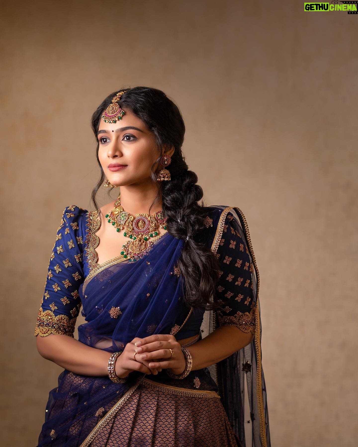 Reshma Venkatesh - 20.5K Likes - 💜
@kaviyaartistry_off
@anjushankarofficial @roselinhairstylist @achusai_makeupartist @vivahbridalcollections @navin.appu