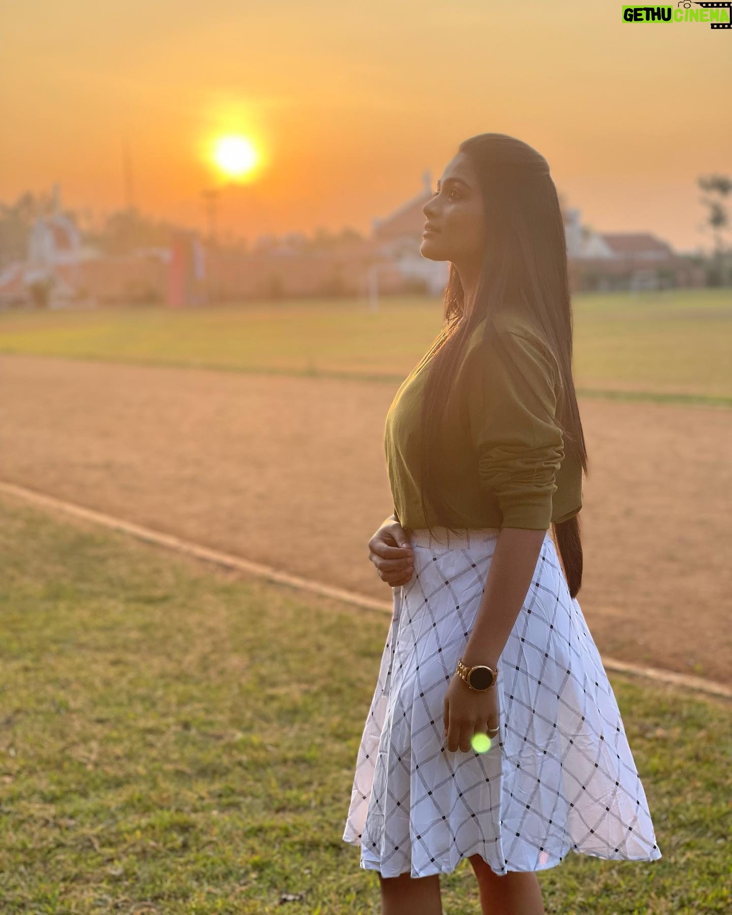 Reshma Venkatesh - 33.1K Likes - If the wind will not serve, take to the oars