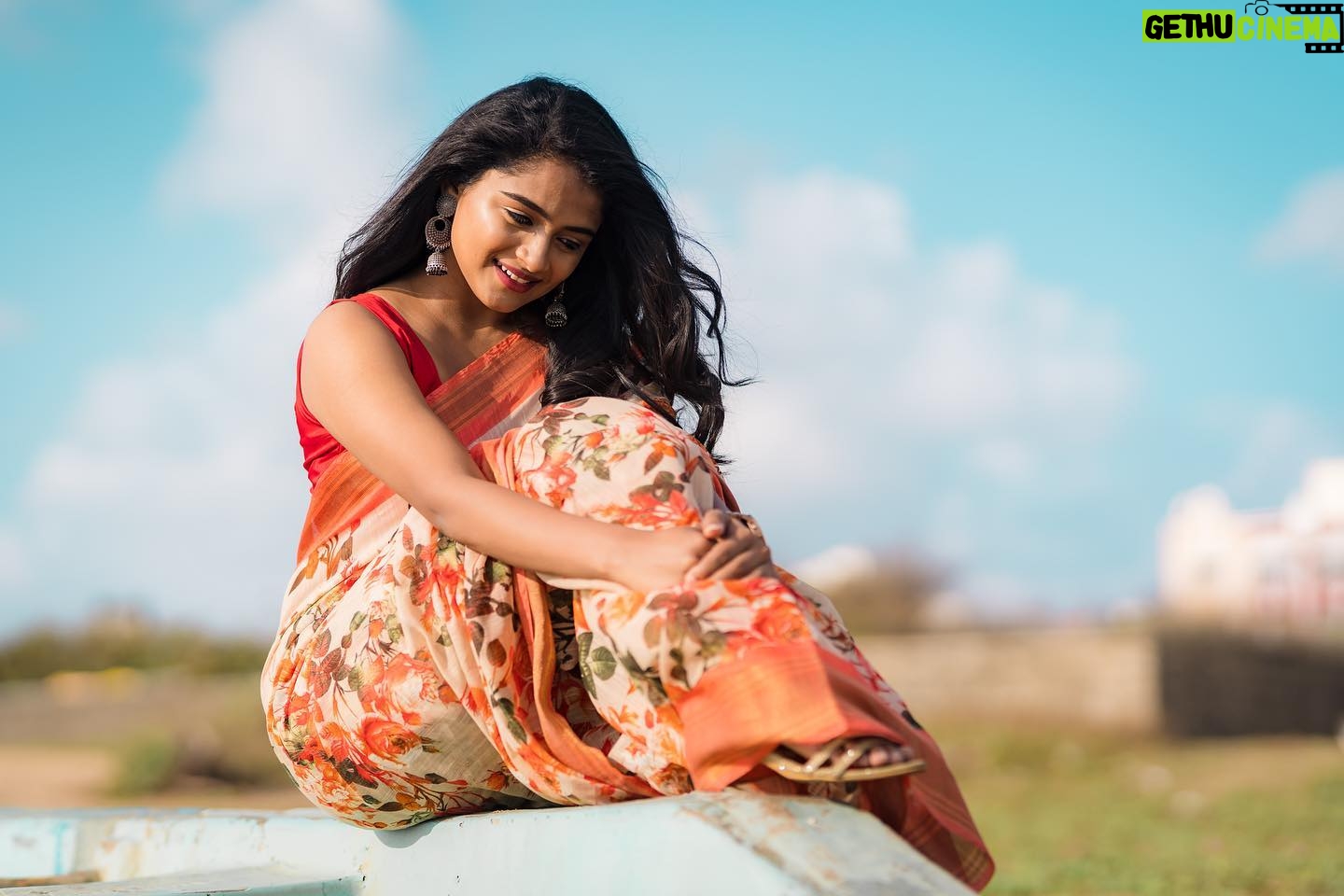 Reshma Venkatesh - 24.4K Likes - 🕊
💄: @laavie_makeover
🥻: @angelzdesigner
📸: @ilavarasan_smk
