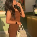 Reshma Venkatesh Instagram – POV: coz it’s a cheat day ☕️🥐
What to eat 😕
okay let me think🤔
This one 🙄
Okay this one 💃

♾️📸: @meena_cruze 😂