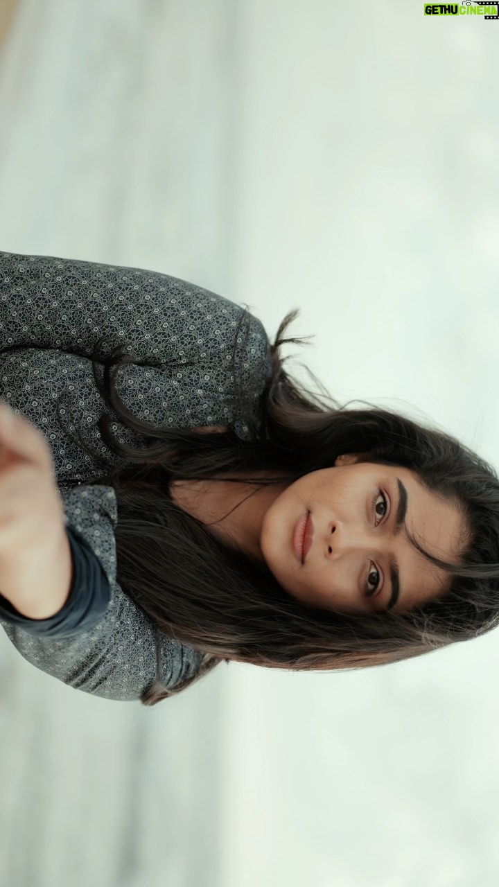 Reshma Venkatesh - 22.8K Likes - Kindly shut your gossips!! And be a open book ✌🏻
Photography & editing : @gowtham__rajendran❣️
Outfit : @sk_designs_here 💜
Makeup& hairdo : @kaviyaartistry_off and team💚
Concept & managed by : @arunprajeethm 💛
Directed by : @meena_cruze ♥️