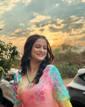Revati Lele Instagram - Ye mausam ka jaadu hai mitwa 🌧️

📸 @gandhar_kharpudikar_