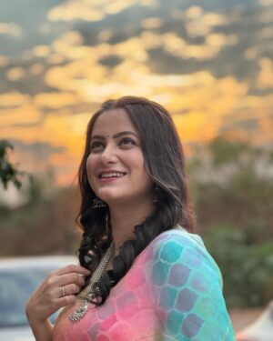 Revati Lele Instagram - Ye mausam ka jaadu hai mitwa 🌧️

📸 @gandhar_kharpudikar_