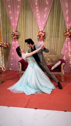 Revati Lele Instagram - Raghav- Madhurani’s reception ❤️ 

#lagnachibedi #starpravah #television #serial #trendingreels #trendingsongs #trending #actor #actorslife #dance #revatilele #madhu #raghav #dancereels