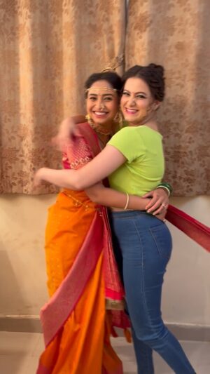 Revati Lele Instagram - Tag Your sister/Friend 🎀❌👯‍♀️
Stopppp stealing my clothes 🤣

Vc @parulekarswarupa 🥳