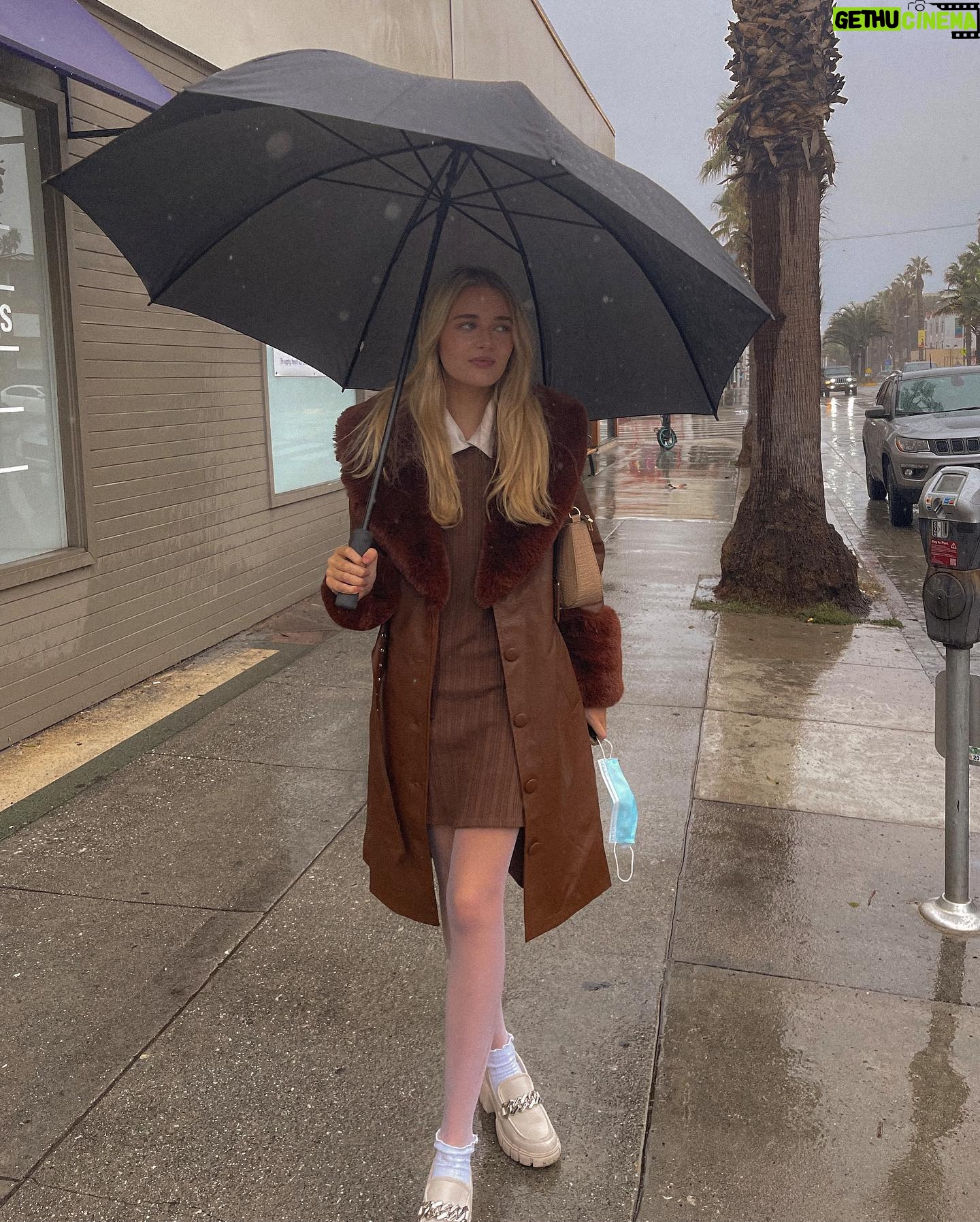Reylynn Caster - 3 Likes - 🌧🤍:)