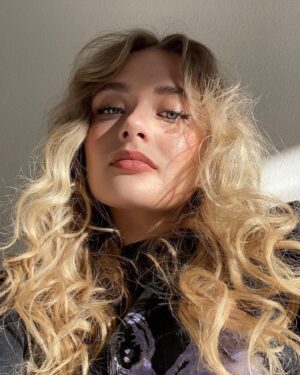 Reylynn Caster Instagram - >:\