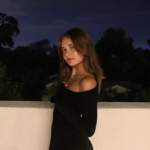 Reylynn Caster Instagram - im just a teenage girl in her 20s !!
