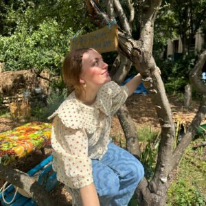 Rhea Norwood Instagram - Blissfully unaware of the sign telling me not to climb the tree 🫣