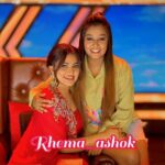 Rhema Ashok Instagram - Makeup mixing palette for celebrity @rhema_ashok 🩵🩷 DM For orders #season #thebrandseason #resinart #resinartshop #chennairesinart #art #resinartwork #resin #resincraft #resinjewelry #jewellery #trend #neckalce #keychain #gifts #customized #customizedgifts #resinclock #resincraft #resinclocks #frame #couple #love #valentines #feb14 #resinartindia #resinartclasstamil #resinarttamil #resinartheartshape #resinjwellery #resinpreservation