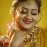 Rhema Ashok Instagram - கன்னத்தில் முத்தமிட்டால்! 🦋✨ Mua: @kireana_makeup_artistry Blouse: @av_designerboutique Flower: @lsquarebridalflowerdesigner Dop: @jaihindh_photography Jewellery: @taj_gold_covering