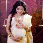Rhema Ashok Instagram – Celebrating Mother’s Day 2024 ✨ Ft: @mrs_vennamava ♥️

Birth is not only about making babies. Birth is about making mothers-strong, competent, capable mothers who trust themselves and know their inner strength 🌸
“ You are extraordinary beings, for you have the power to create life, nurture it, and love it in ways unimaginable.
This journey starts long before the baby is born.” 🫶🏻

As team @rhemas_bellezza_atelier dedicating to all the strong & beautiful Mom to be out there! You guys are amazing 🫂✨

HAPPY MOTHER’s DAY to all the incredible MOMS 
Wishes from team #rhemasbellezzaatelier™️ :)

Team:
Organised by: @rhema_ashok 
Mua: @rhemas_bellezza_atelier 
Wearing: @vastraelite 
Hairstylist: @flora_beauty_care05 
Jewellery: @taj_gold_covering 
Dop: @jaihindh_photography 
Studio: @sharmila_makeupartistry