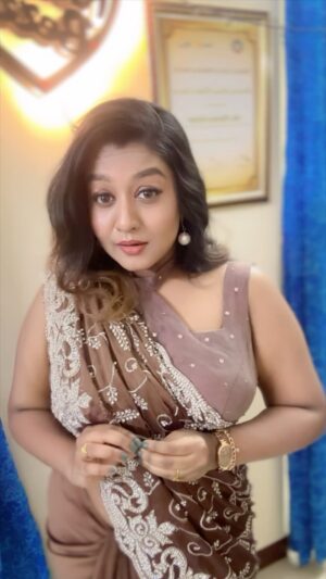 Rhema Ashok Instagram - Pov: you’re single and happy!! And not ready to get into the toxic relationship :) 

Mua: @miss_pretty_makeoverartist 
Wearing: @lithas_rentals