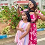 Rhema Ashok Instagram – We’re back ♥️🌸

#biblibibili hook step from @teenzmovieoffl 🔥

@radhakrishnan_parthiban @roxy_rajesh___ @saregamatamil @immancomposer