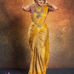 Rhema Ashok Instagram - ஒரு மஞ்சள் மேகம்! சிறு பெண்ணாகி முன்னே போகும்! 💛✨ Mua: @kireana_makeup_artistry Blouse: @av_designerboutique Jewellery: @taj_gold_covering Flower: @lsquarebridalflowerdesigner Dop: @jaihindh_photography