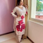 Rhema Ashok Instagram – கள்வரே! 🌸🦋

Wearing: @_vastiram_