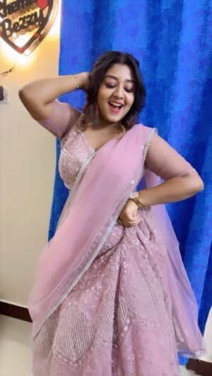 Rhema Ashok Instagram - In the world full of people who loves to be “zero size” here I’m loving my “திம்சு கட்டை” chubby size 🔥🤟🏻

Mua: @miss_pretty_makeoverartist 
Hairstylist: @spotlessglow_011 
Wearing: @lithas_rentals