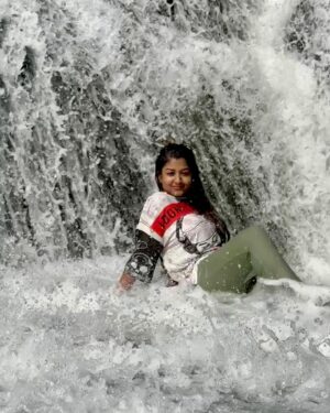 Rhema Ashok Instagram - Inhale present! Exhale past! Everything is going to be okay. Actually, it’s going to turn out better than okay!!! You’ll see ♥️🤌🏻

📍Viripara waterfalls, Munnar. Kerala 

Thanks mummy for the beautiful pictures 🫂