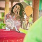 Rhema Ashok Instagram – நானும் என் ஒப்பனை கண்ணாடியும்! ✨

Just me enjoying my journey and busy building my empire ♥️