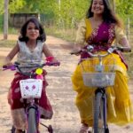 Rhema Ashok Instagram – Entha paiyanum vena pa 🤣♥️

Here is our 5 hours of work in just 1 min! 
This cutie pie is such a talented kid ✨ Her expressions and moves are lit 🔥 @dds_styles 

And thanks for your huge response for our duo reels! Will definitely shoot more for your guys :)

Watch this sister combo and drop your comment ♥️

Jewellery: @harinisbeautyparlour