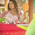 Rhema Ashok Instagram – நானும் என் ஒப்பனை கண்ணாடியும்! ✨

Just me enjoying my journey and busy building my empire ♥️