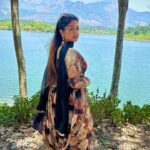 Rhema Ashok Instagram - அவள் இதழ் திரட்டிடும்! மழை எனில் தொித்திடும்! சுழல் என சுழற்றிடும்! நெஞ்சை சுருட்டிடும்! I chose this super pretty slit Kurtha from @shalus_boutique for my vacation and loved how comfortable i felt throughout my trip. The quality was amazing 🤌🏻 Check out @shalus_boutique and place your order ♥️