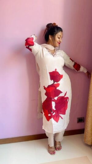 Rhema Ashok Instagram - Sometimes you find an outfit that’d fit all your requirements & occasion! 
Yes? These three set of kurthi I’m wearing is something like that 🌸✨

It was love at first sight and I instantly ordered it from @_vastiram_ ♥️

These gorgeous kurthi set with hand embroidery and beautiful colour combination with touch of modern and tradition blended well together ✨

The brilliant part is an aesthetic traditional designs on the neckline that is perfect to wear for any kind of event :)🫶🏻 

Do check @_vastiram_ and pick your favourite.
