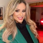 Rhian Sugden Instagram – Oooohhh she’s up to something! 😌😇

Back in front of the camera yesterday, loved it 📸