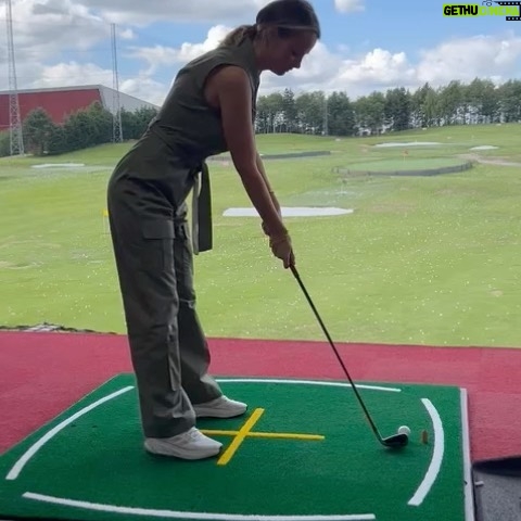 Rhian Sugden Instagram - πππ ππ’π¦π β³οΈ Oliver randomly got me golf lessons and I actually really enjoyed it (and I was quite good too wasnβt I? @jamieforshawgolf ππ) FORE!!! - not quite sure what that means but I know itβs what people say. ππΌββοΈ #golf #professionalgolfernow #golfcoach #golflessons #ballplay @traffordgolfcentre