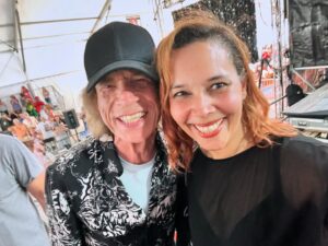 Rhiannon Giddens Instagram - Well what a blast at @jazzfest New Orleans Jazz & Heritage Festival!!! Such a fun time in the blues tent, and had an unexpected audience member for some of the set 😎