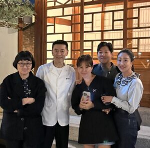 Rho Hee-young Instagram - 대한민국 최고 스시장인 
#미쉘린2스타 #박경재셰프 의 뉴 스시야
#손수헌 2024예약은 이미마감!!요즘 나포함 모든 푸디들사이 가장 가고싶은 그곳..!!!
#명불허전 샤리의 온도와 네타의 신선도와 숙성의.밸런스👍👍👍👍👍👍👏👏👏👏👏❤️❤️❤️❤️❤️❤️❤️❤️
#서프라이즈생일파티 #생파flex 
TKS TO 초대해준 주아씨 @my_pleasure3889 
내동생여친부부 @he11o_yeojin @ddungin 수영 @suyoung112 민정 @minting_lee 
동규와영완 @dongkyukim__ @youngwan_k 축하해줘서 넘고맙고
언니가 더..!!!!!잘하게씀다..!!!!
선물도 케잌도.샴페인도 넘넘 감동👍👍👍👏👏👏❤️❤️❤️🙏🙏🙏🙏🙏
#망원스시야 #강북스시야추천 #서울최고스시야