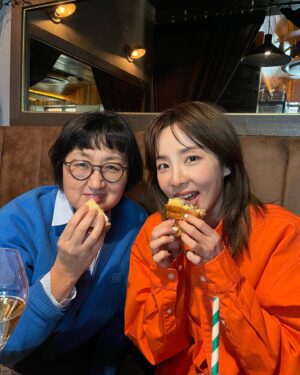 Rho Hee-young Instagram - 이번주말 #봉봉초대 @bon_bong_bon_bong 
오랜만에 울 다라 @daraxxi 와 
#보아 @silverbboa 엄마아빠 우성인자로완전 쉬크 울 서흔 함께 맛집투어…!!!!
#성수더즌오이스터바 가 #더즌파스타바성수 로 업글..!!❤️❤️❤️👏👍👍👍👏👏👏👏 즉석에서 뽑은생면 파스타로
#카쵸에페페 #스트라짜콘낄리에페스토 #라비올리 거기에 시그니처 버거까지..!!!!!
또 다이어트에 완전 반하는 그러나 나의최애 메뉴들..!!! 다다맛이씀..!!!!
👏👏👏👏👍👍👍👍❤️❤️❤️❤️❤️❤️❤️👍👍👍👃
#성수파스타맛집 등극 @pearlshell_oyster @dozenoyster