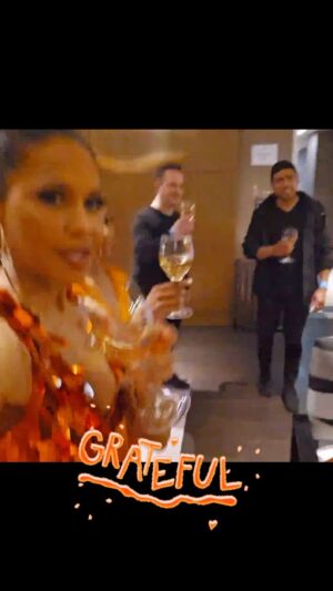 Rhona Bennett Instagram - Shout out to my EV family! Thank you for the love, care and thoughtfulness. We had an intimate celebration in Tampa after the show tonight.☺️

Next up...! Miramar, FL!🔥🚀💕🙌🏽 See you all there.

LINK IN BIO for my new single, We (Are A Powerful Thing!✨
.
#RhonaBennett #EnVogue #CindyHerron #TerryEllis Birthday #Celebration #Tampa #HarkRock #Zeta #AlwaysInTheClun
