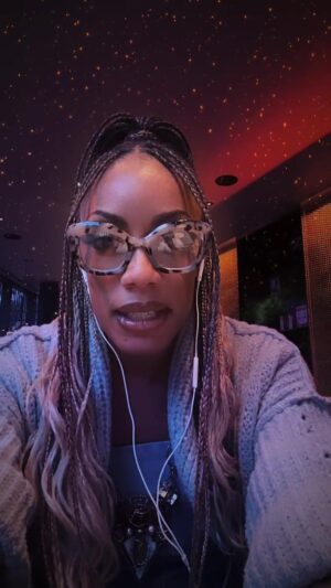 Rhona Bennett Instagram - Just choppin' it up... dived deep into A.I (artificial intelligence) and it's effects on us, society and humanity. We also talked about the Mandela Effect 👀 Great conversation...✨🤛🏽🚀 #We
.
#RhonaBennett #Love #ArtificialIntelligence #Ai #MissRnB #CoachRho #London
