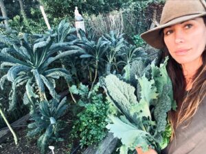 Rhona Mitra Instagram - “The world changes according to the way people see it, and if you alter, even by a millimeter, the way people look at reality, then you can change it.”

Natures Infirmary 

Autumn 🍂 🐴 🩶🌱 🐕 🍄‍🟫 

@thelastarkorphanage