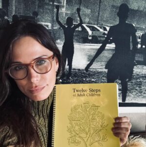 Rhona Mitra Instagram - Whether referring to systemic or domestic violence we are all mostly children being raised by parents who are out to lunch. 
Not all, but an awful lot….

And the recovery from the crude awakening is the same macro and micro. 

When we are suffering, we cope by distracting through means of numbing, some of us try and disguise the pain while others become the perpetrators just like our parents or our leaders who raised us into dysfunction and lies. 

It is a choice which one we become. 
Red pill /blue pill.

The opportunity we all have is to stop energizing the contradiction of who we think we are supposed to be or who they have told us we need to be in order to fit in and survive.

I’ve Received a lot of beautiful messages from folks in Belgium, the Netherlands, France and Croatia this past while regarding my New Lives in The Wild episode. 
I cant answer you all personally but I thank you for the vulnerability, support and love.

I highly recommend exploring the journey of ACOA to anyone who feels they have woken up in a household of dysfunction and you dont know which way to turn. 

This applies to anyone who is beholden to a system or family that does not care for its children. 
Its time the kids stood up and said no more so we can redefine not only who we are as individuals, but who we are as a species. 

Humanity is in the toilet, but we cant control or change ‘them’, we can only start with ourselves. 
But its a start.. 

Welcome aboard the Orphanage of Misfits-
Let the mutiny commence 🖖🏾

#ACOA #narcissisticabuse #systemicabuse #gaslightingawareness #adultchildrenofalcoholics #adultchildrenofnarcissists