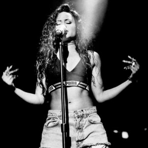 Rhyon Nicole Brown Instagram - I am about to flood my timeline, because I am overjoyed at how amazing God is. To have well over 1000 people show up to my first ever show, was incredible🙏🏽. Here's to many more. #nolabeljustprettygirl #boe 📸: @josecardoza